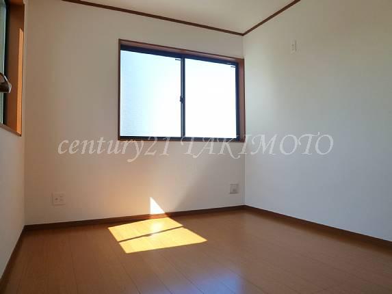 Other. It is a bright room with two-sided lighting.