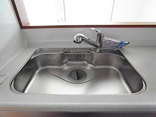 Other Equipment. Washing a breeze in the spacious sink