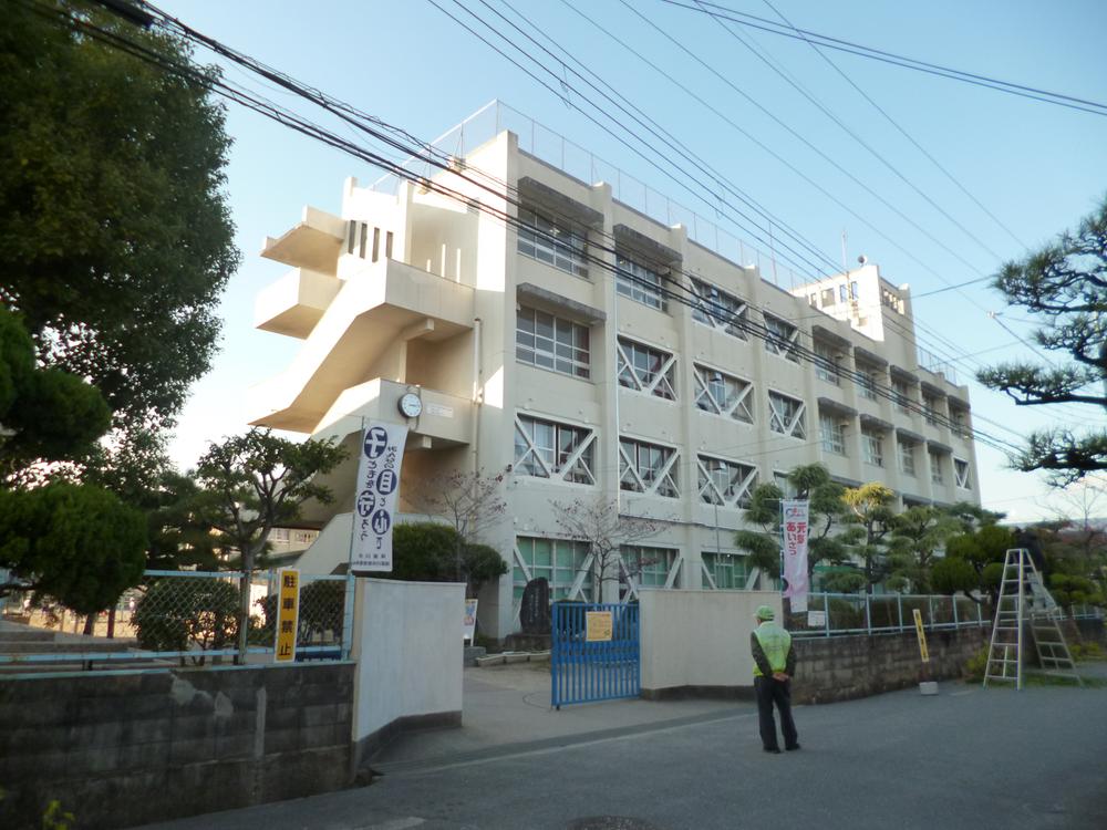 Primary school. Neyagawa Municipal Kiya to elementary school 1031m