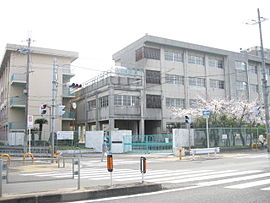 Junior high school. Neyagawa Tatsunaka Kida junior high school (junior high school) up to 421m