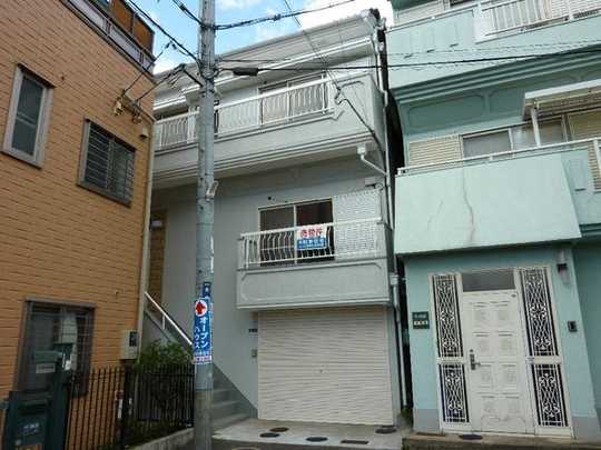 Local appearance photo. The building is the appearance. Heisei first year is March architecture. 
