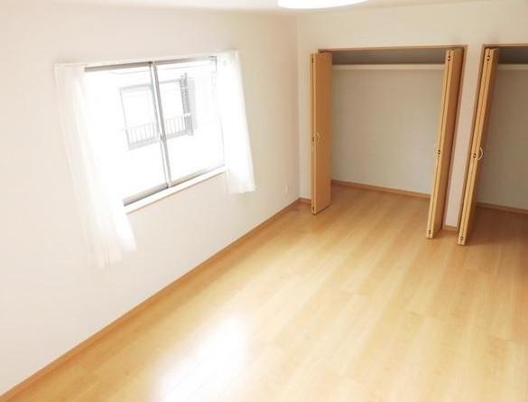 Non-living room. Private room with a good daylighting