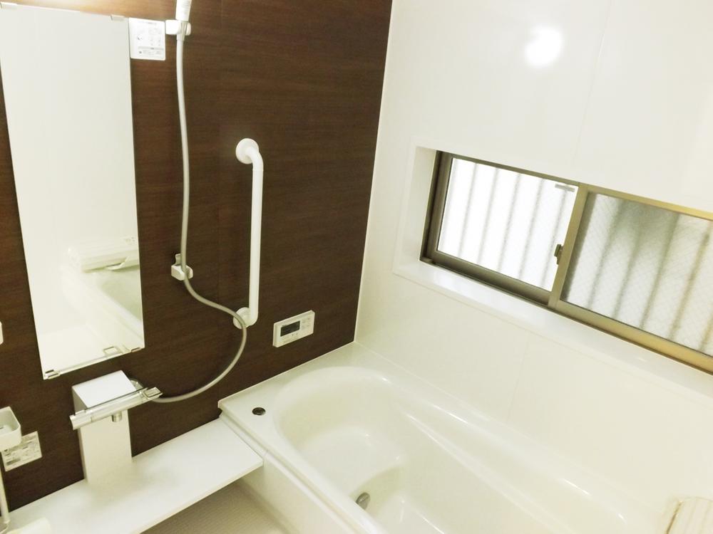 Bathroom. Local photo (bathroom) Bathroom heating dryer! Warm bath!