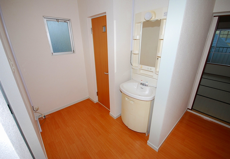 Washroom. Wash basin