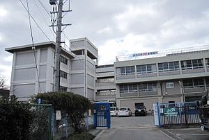 Primary school. Neyagawa Tatsusakura to elementary school (elementary school) 635m