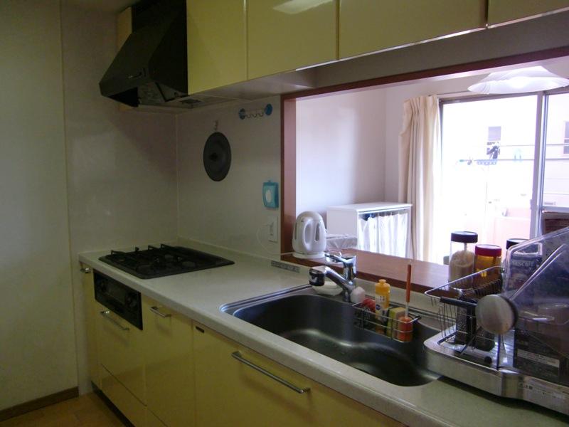 Kitchen. Local (10 May 2013) Shooting