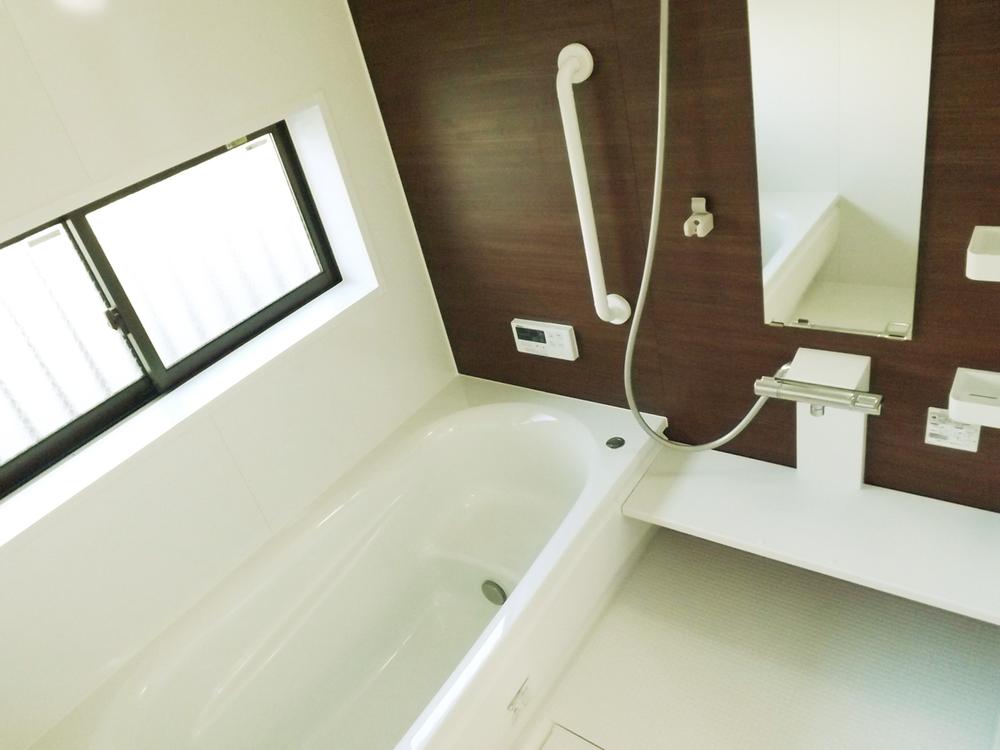 Bathroom. Local photo (bathroom) Bathroom heating dryer! Warm bath!