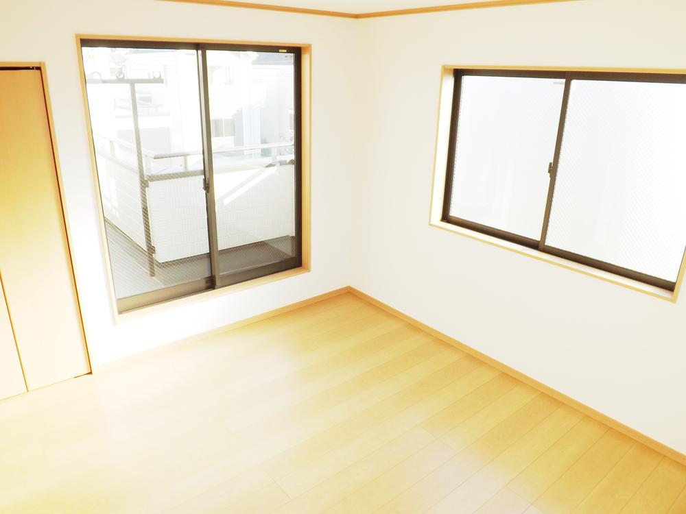 Non-living room. Local photos (Western-style)