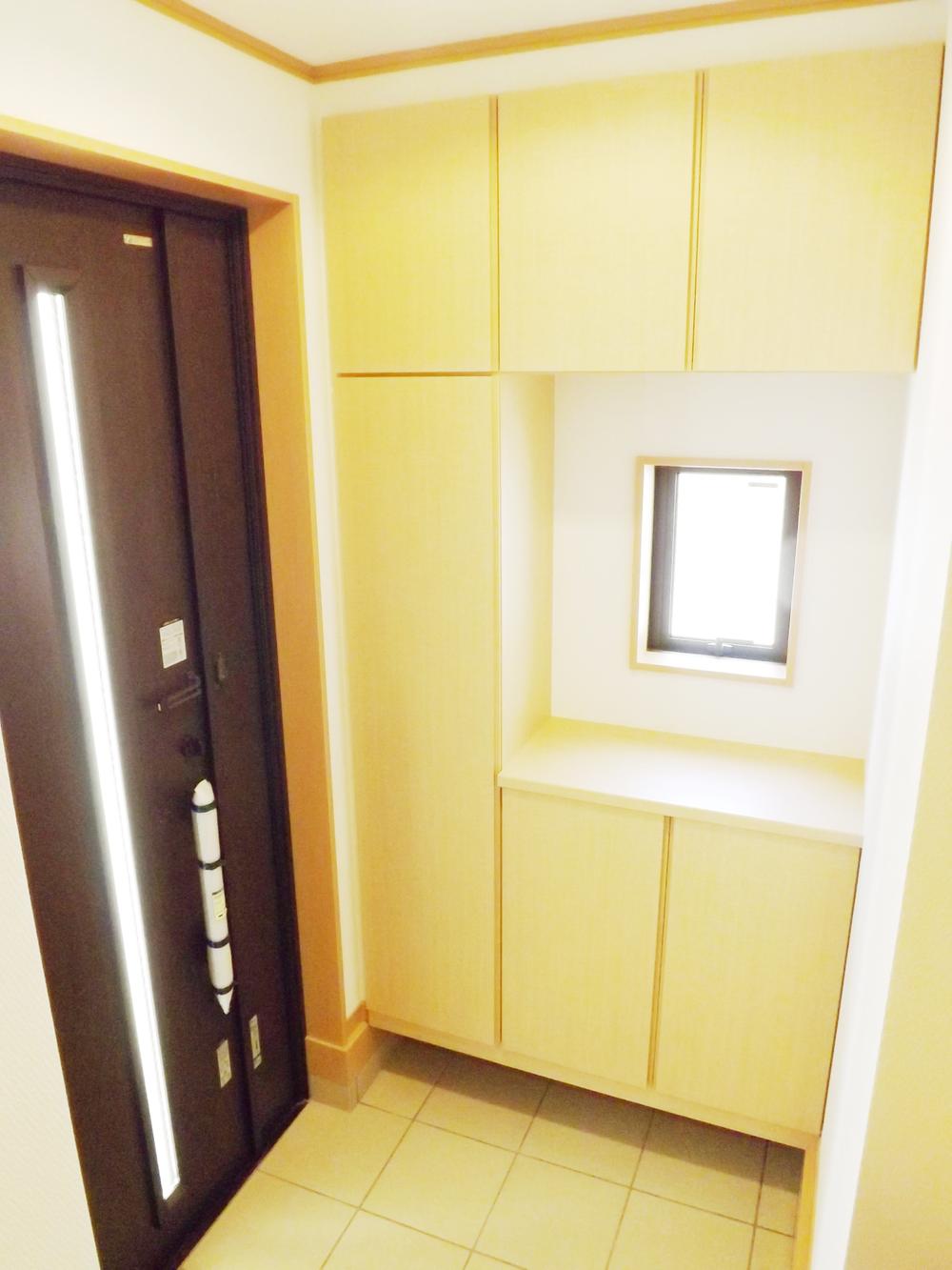 Other introspection. Local photos (entrance)