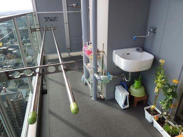 Balcony. With slop sink. Or wipe the dried rod also, Convenient to clean.
