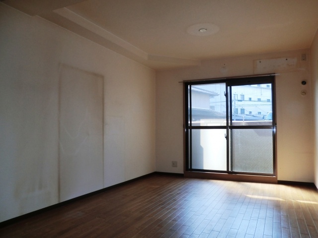 Living and room. Amenities α Museum