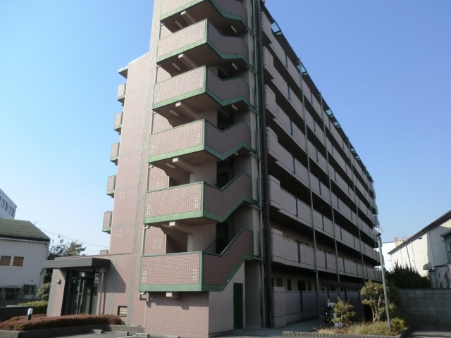 Building appearance. Amenities α Museum