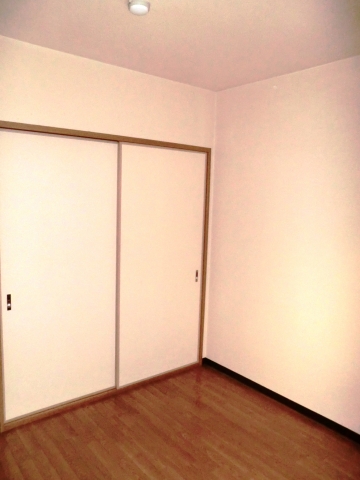 Living and room. Amenities α Museum