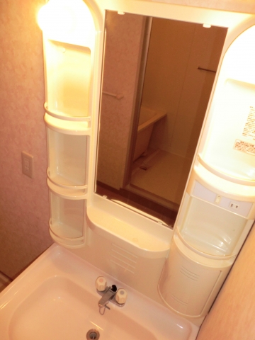 Washroom. Amenities α Museum