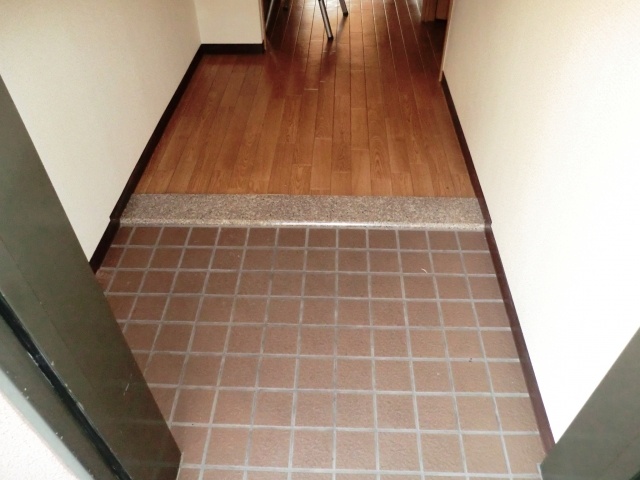 Entrance. Amenities α Museum