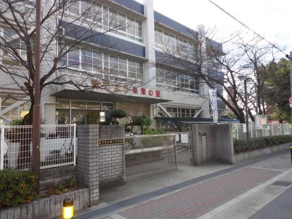 Junior high school. Neyagawa Municipal first junior high school (junior high school) up to 158m