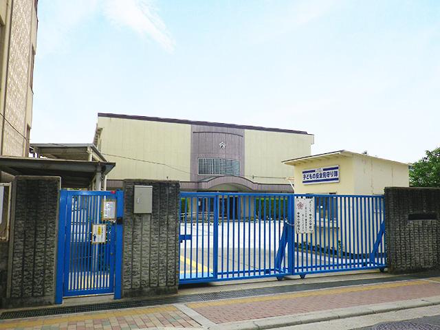 Other. Walk to the center elementary school 13 minutes