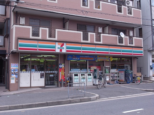 Convenience store. Seven-Eleven Shijonawate Okayamahigashi 2-chome up (convenience store) 732m