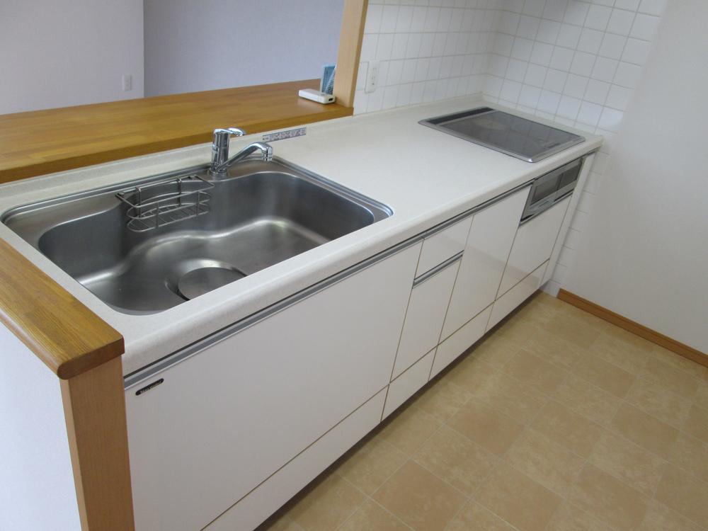 Kitchen. In all rooms renovation already, Water around it is tightly inspection is safe properties.