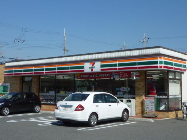 Convenience store. Seven-Eleven Osaka Sayama sets of wood shop to (convenience store) 560m