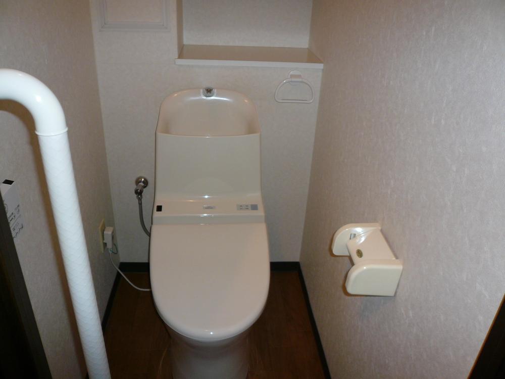 Toilet. Indoor (12 May 2013) Shooting Heisei exchanged in May 25 years.