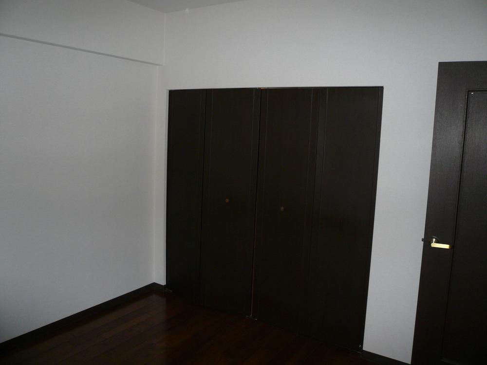 Other introspection. Indoor (12 May 2013) Shooting Western style room Cross re-covered already Closet is also large.