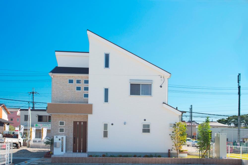 Local photos, including front road.  [Model house appearance] It appeared eco-smart town of 23 compartments in Osakasayama. And convenient convenience in commuting and outing, City that was blessed with rich natural.