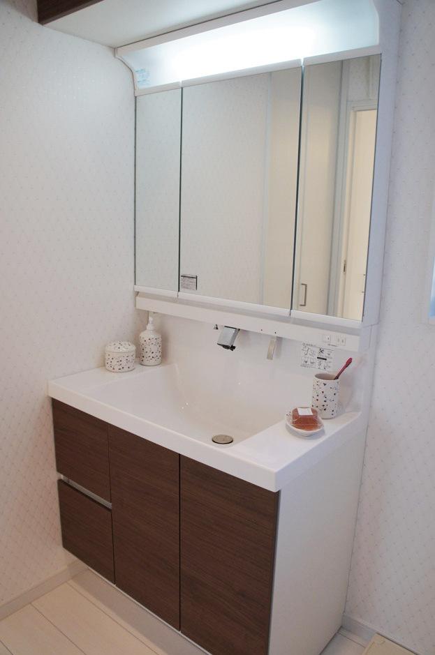 Model house photo. Stylish bathroom vanity is, Easy to clean with integrated bowl. It is because you use every day, Always clean Model house