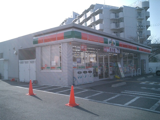 Convenience store. Thanks Osaka Sayama solder store up (convenience store) 170m