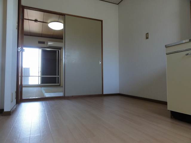 Living and room. Room (DK ・ Japanese-style room)