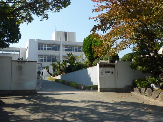 Junior high school. 695m until Osakasayama Minami Junior High School (Junior High School)