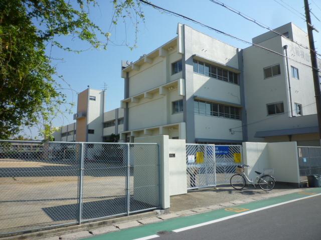 Primary school. 280m until Osakasayama Tatsukita elementary school (elementary school)