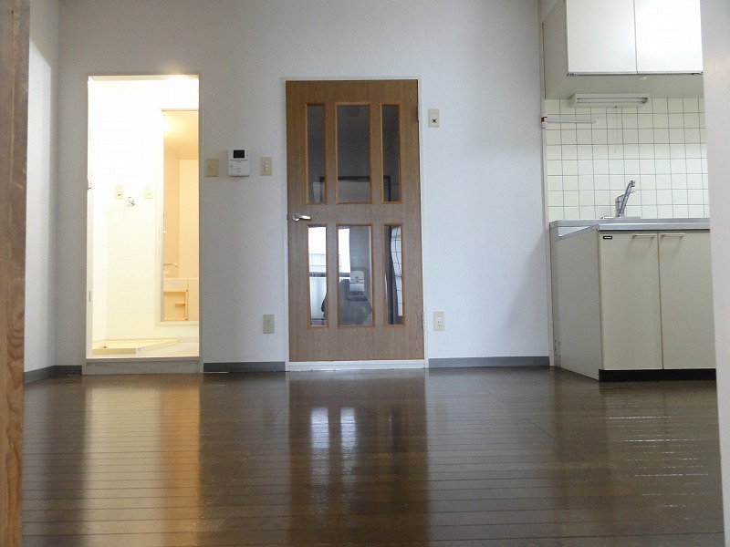 Living and room. It is spacious LDK. 