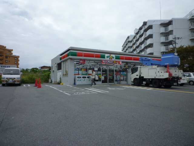 Convenience store. Thanks Osaka Sayama solder store up (convenience store) 353m