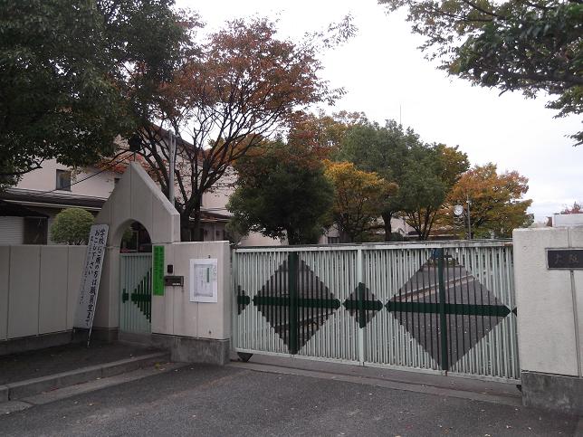 Primary school. 270m until Osakasayama stand seventh elementary school (elementary school)
