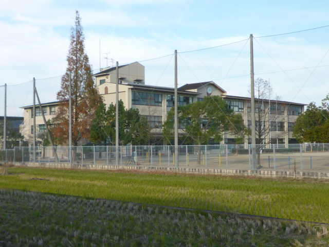 Primary school. 1600m until Osakasayama stand seventh elementary school (elementary school)