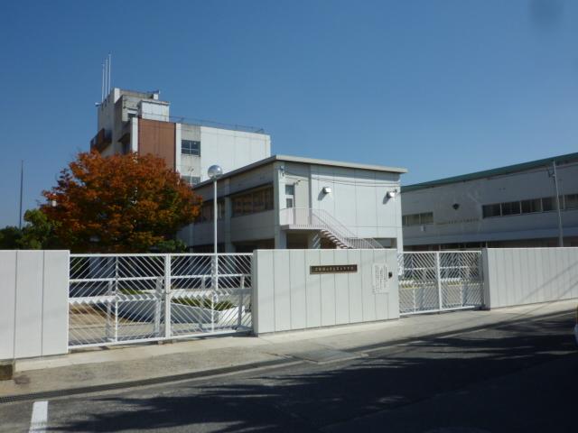 Junior high school. 285m until Osakasayama stand third junior high school (junior high school)