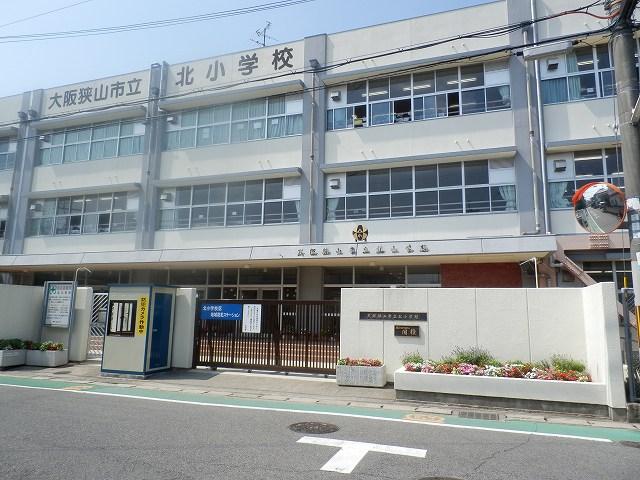 Primary school. 866m to North Elementary School