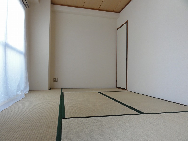 Living and room. Sunny Japanese-style ^^