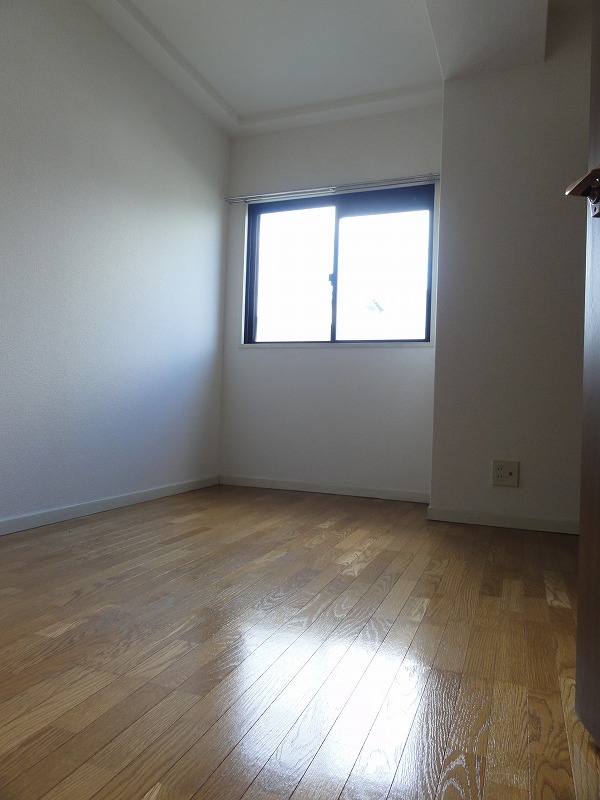 Other room space. ^^ It finished in a room renovation clean