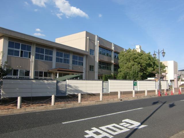 Primary school. 189m until Osakasayama Tatsuhigashi Elementary School