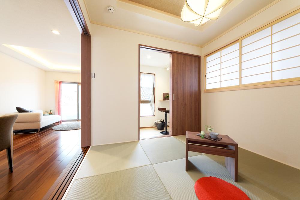 Other. Japanese-style room with a warm The spacious space by connecting with the living.  (Example of construction)