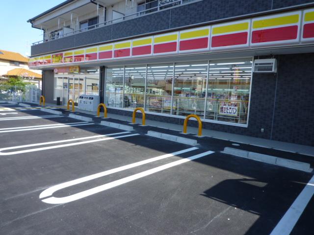 Convenience store. Dilley Yamazaki Sayama Ikejirinaka store up (convenience store) 709m