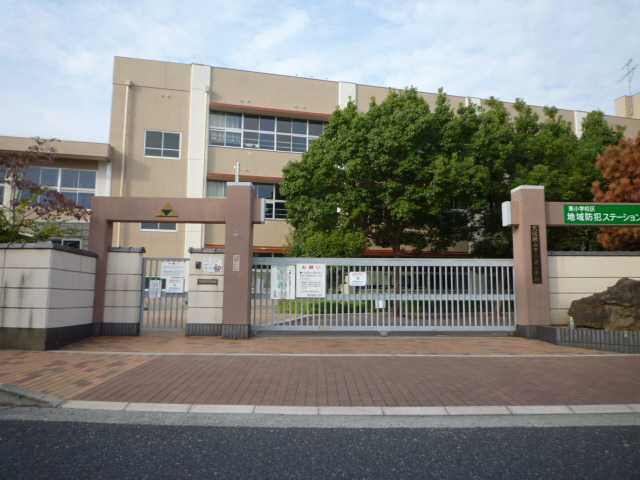 Primary school. 550m until Osakasayama Tatsuhigashi elementary school (elementary school)
