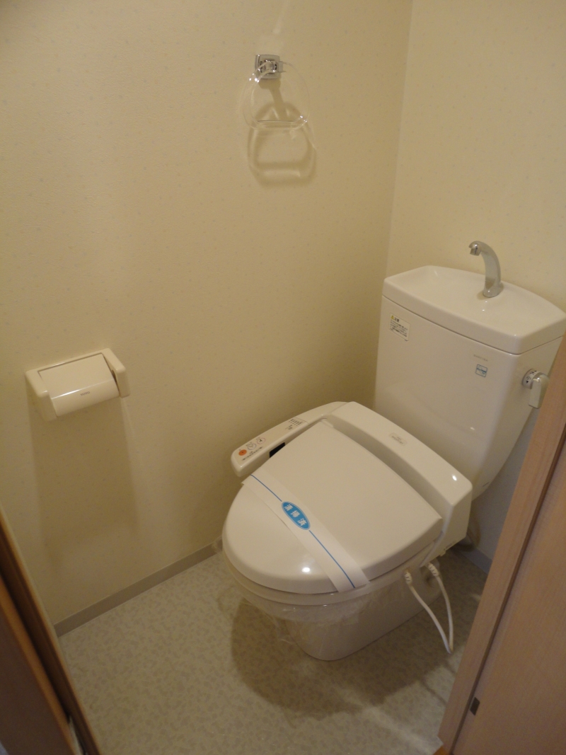 Toilet. toilet! Warm water wash with toilet seat! ! 