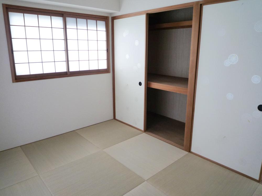 Non-living room. There is also a storage closet of large capacity.