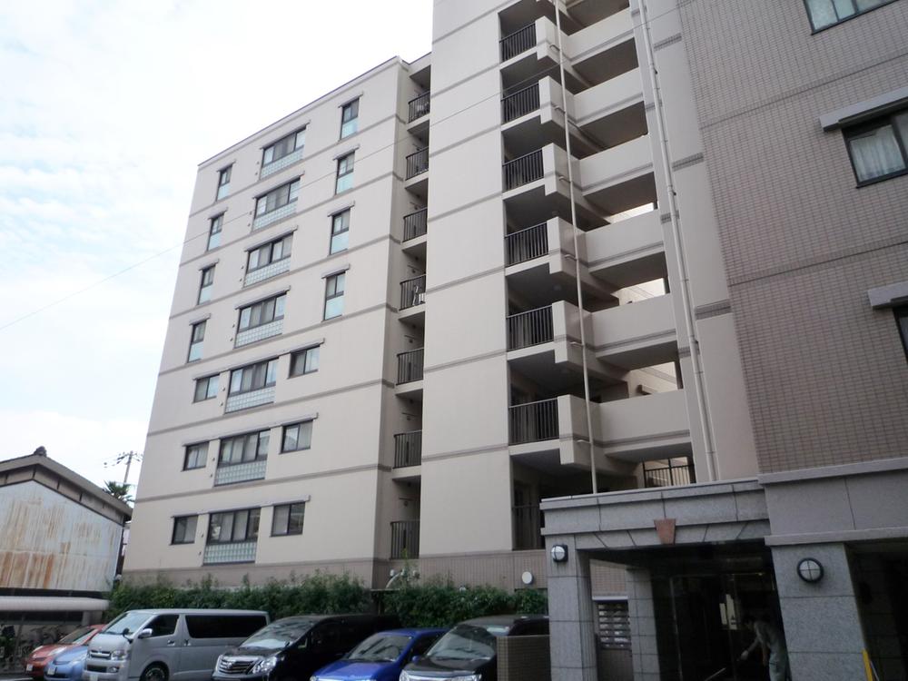 Local appearance photo. Firm appearance ・ This apartment build.