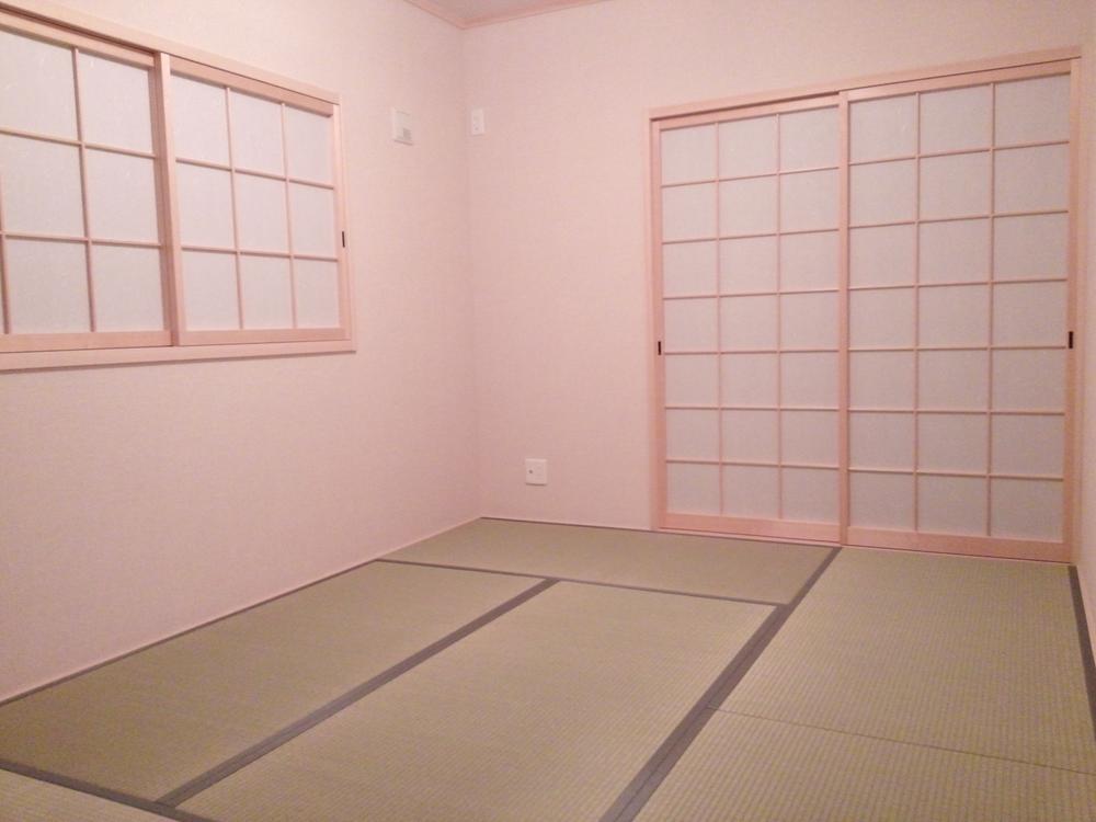 Non-living room. It will calm and there is a Japanese-style room
