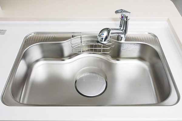 Kitchen.  [Wide type silent sink] Such as water wings sound is reduced, It is also easy to wash wide types, such as large pots and pans (same specifications)