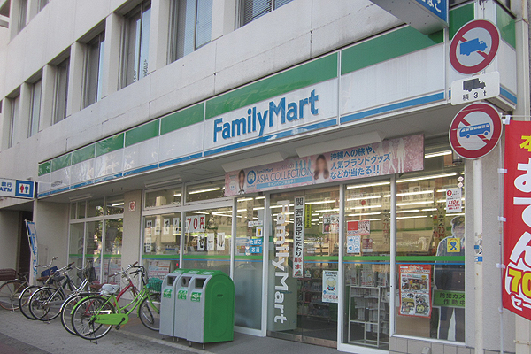 Surrounding environment. FamilyMart Abeno Showacho shop (7 min walk ・ About 550m)